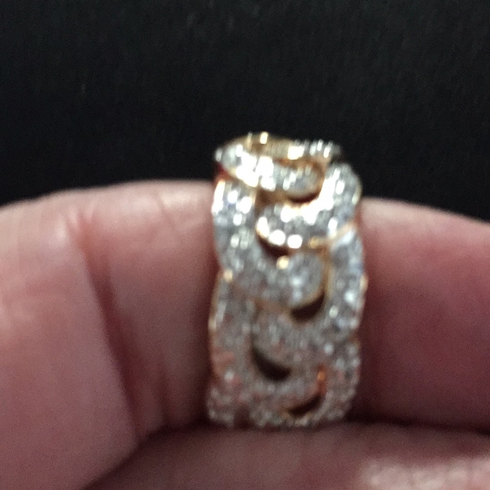 A ring - Picture 2 of 3